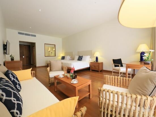 Grand Deluxe Twin Room