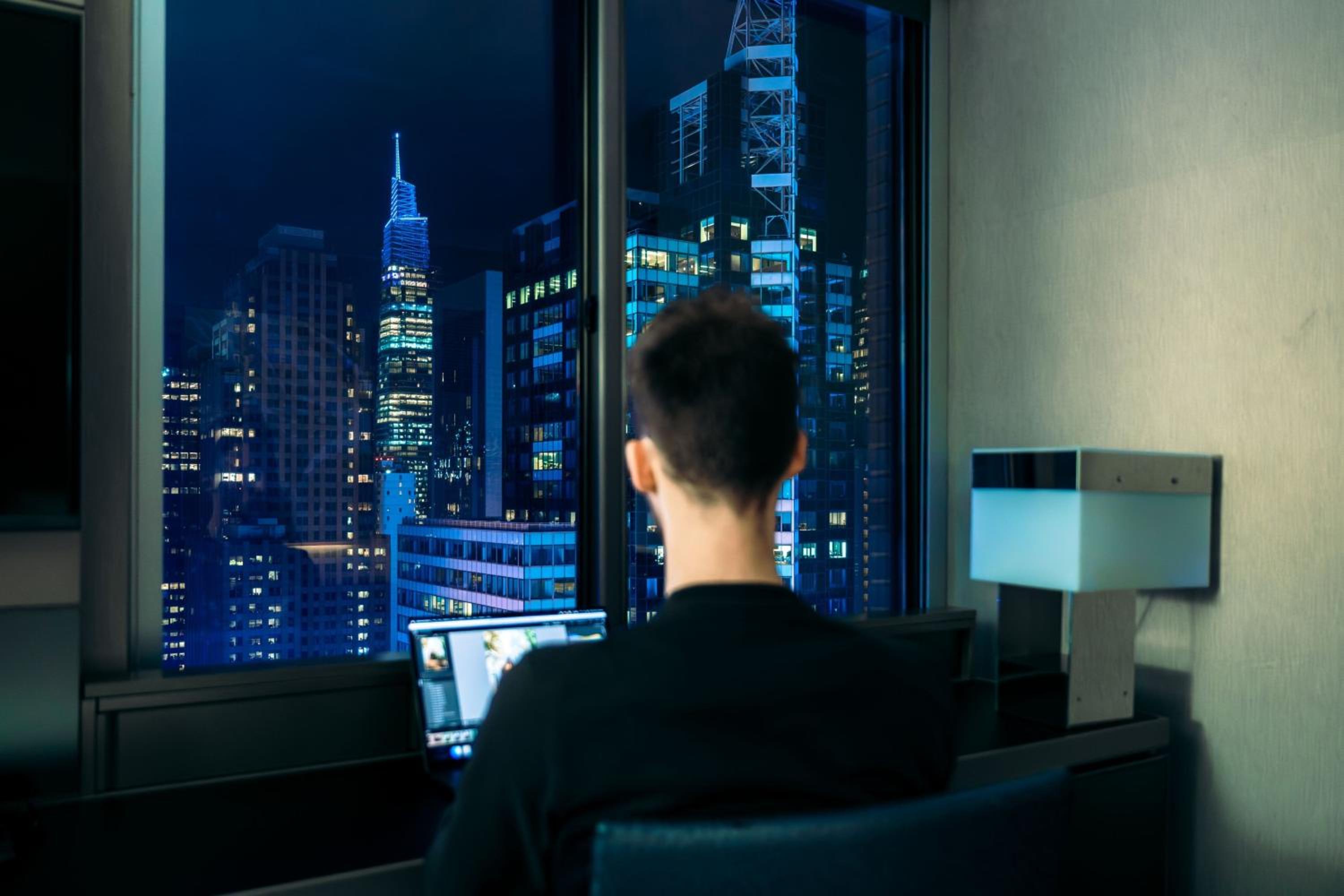 Wow Suite,1 King, Broadway View 