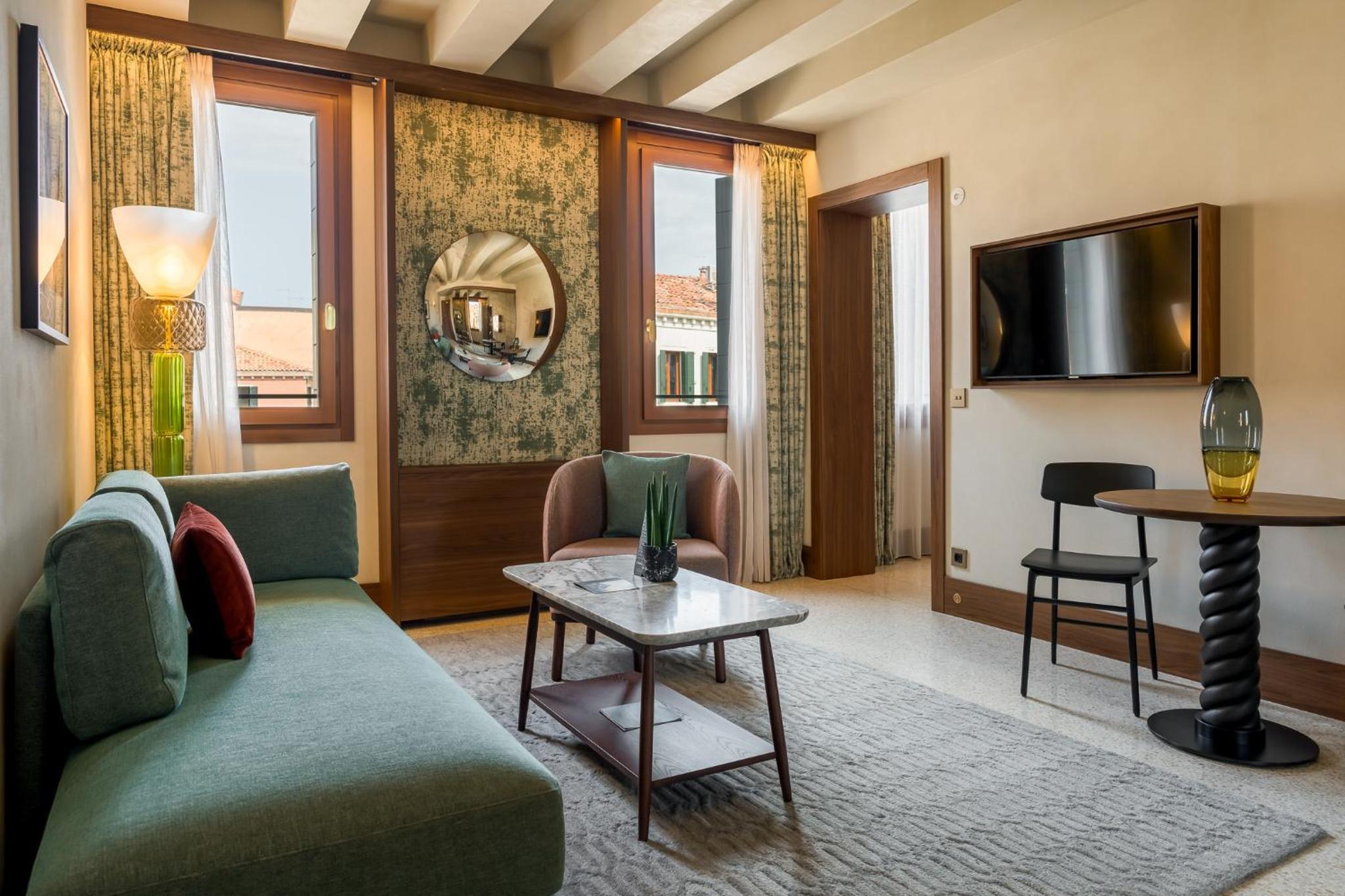 Triple Suite Executive with Canal View