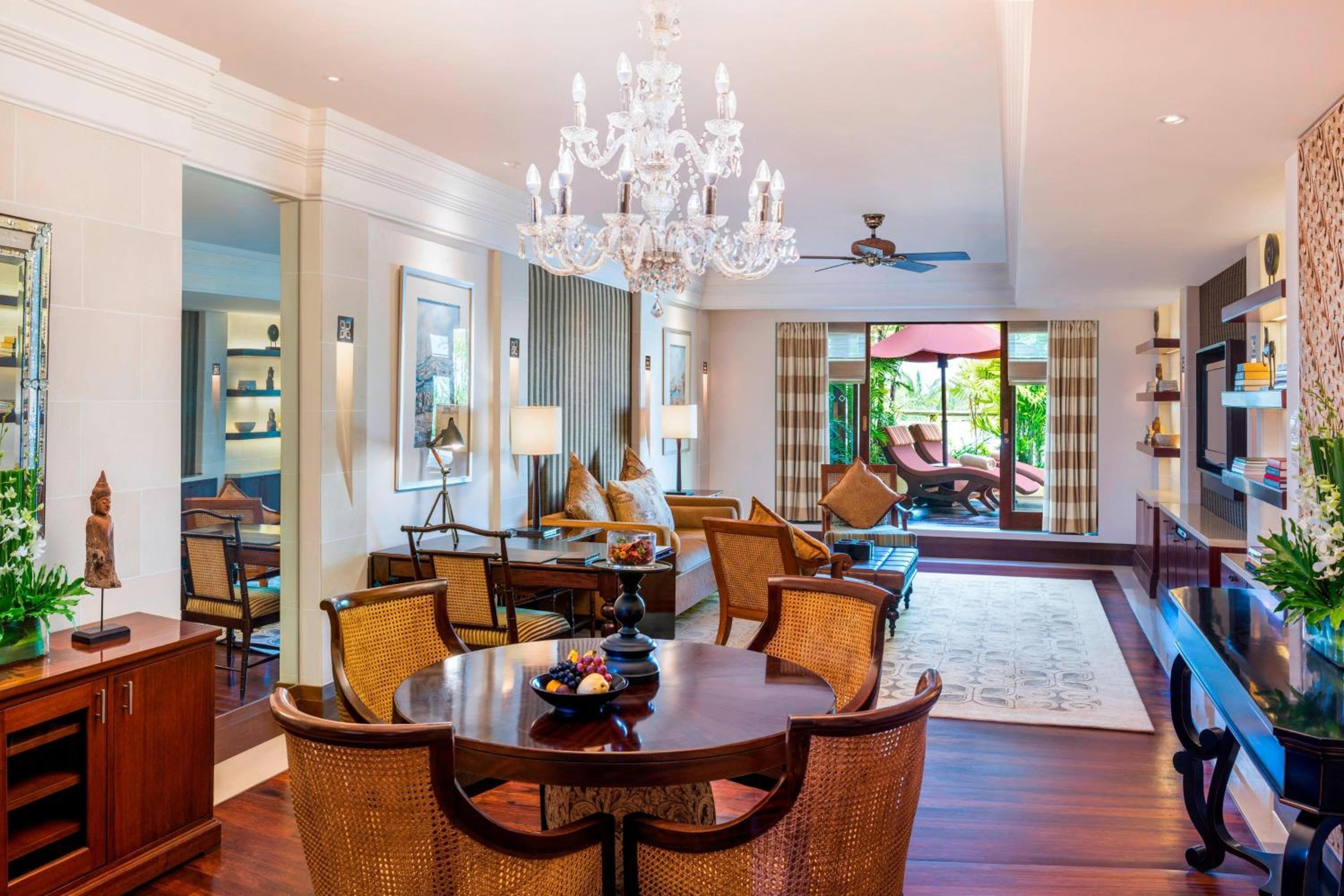 One-Bedroom Orchid King Suite with Garden View