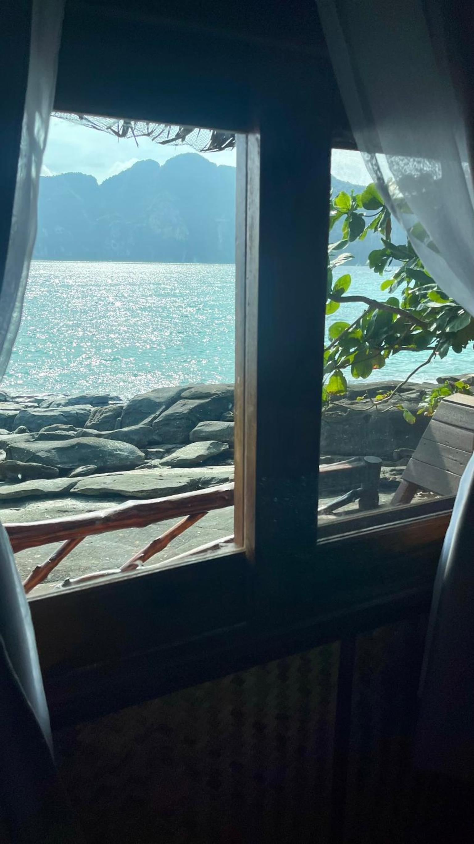 Numnoi Air-Condition with outside bathroom