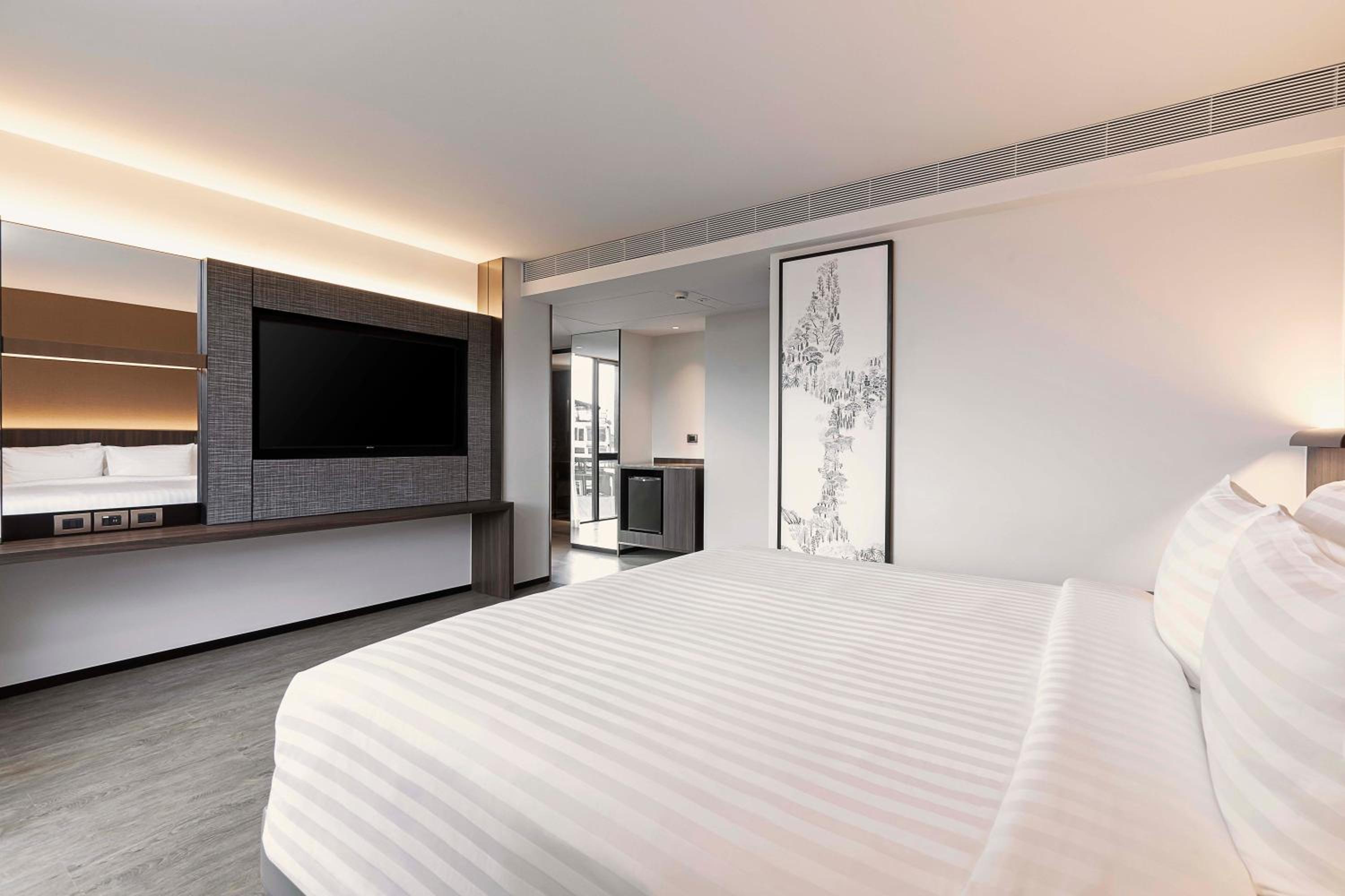 Premier Corner King Room