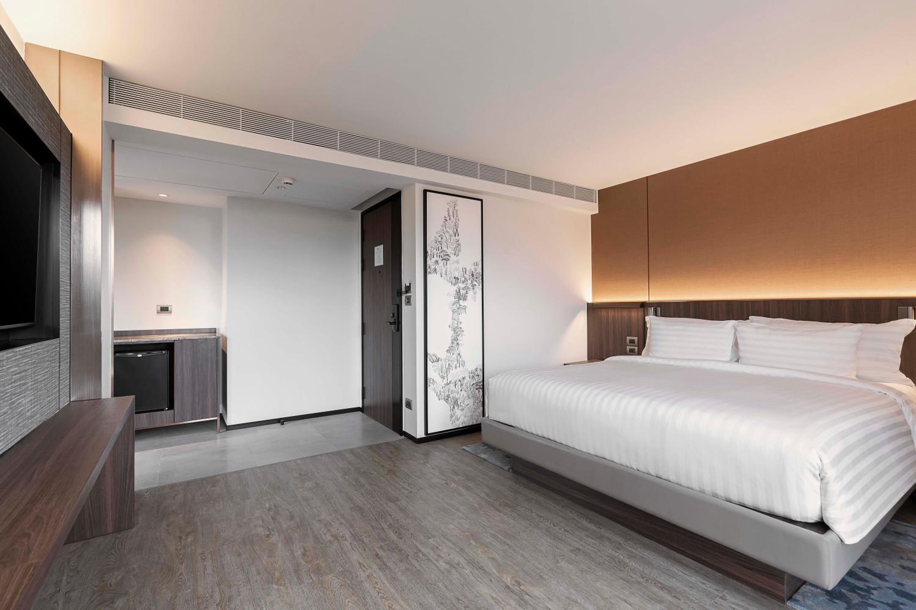 Premier Corner King Room