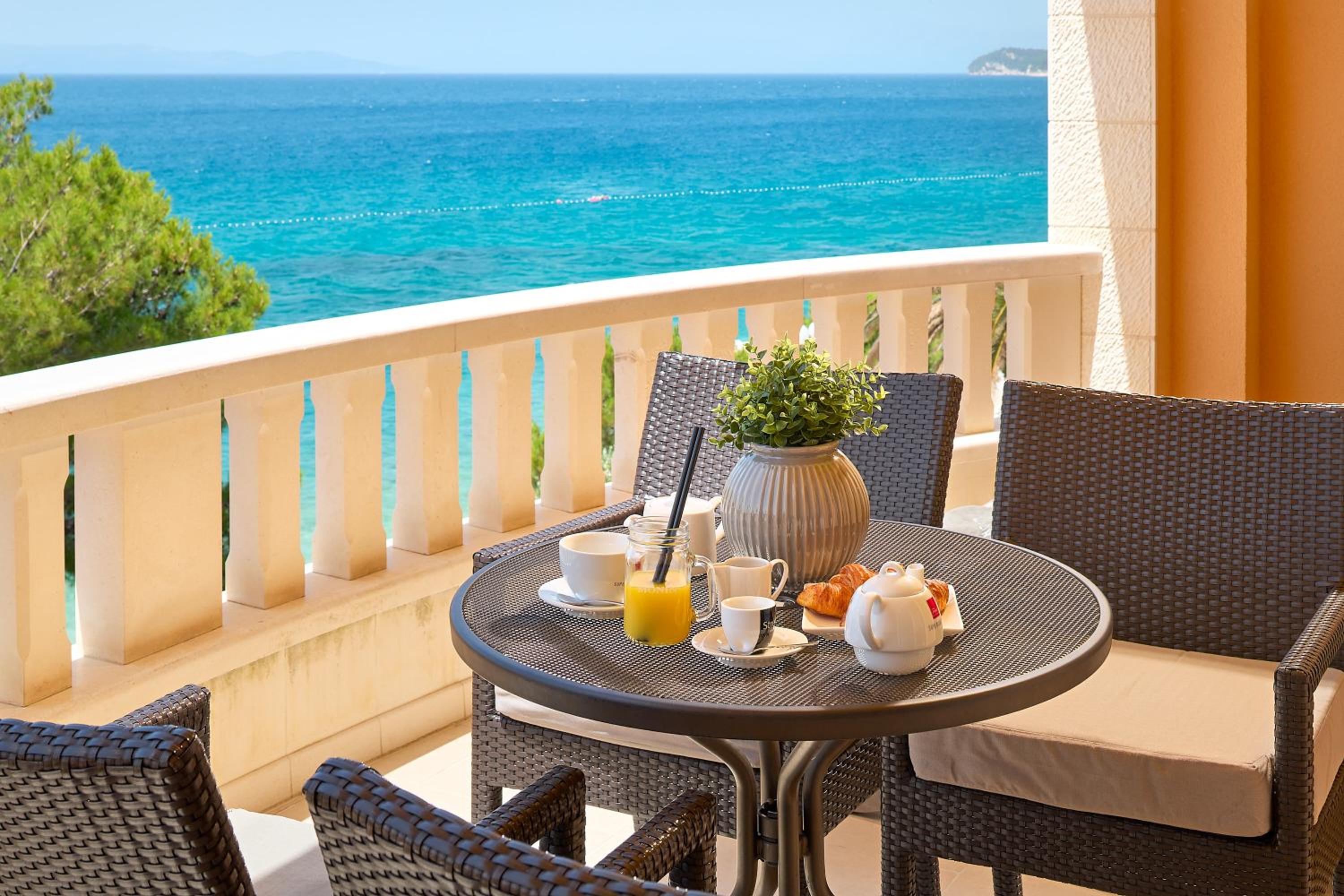 Junior Suite with Balcony and Sea View