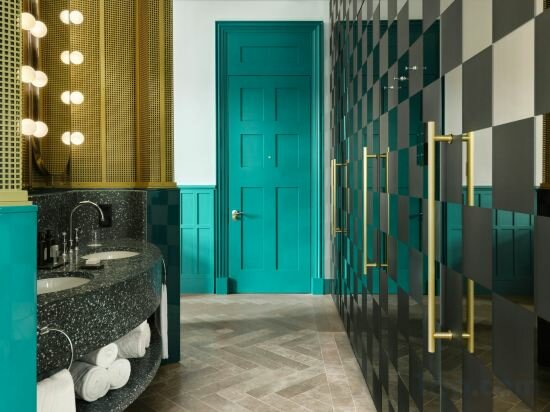 Superior Suite, Suite, 1 King, City View, Corner Room