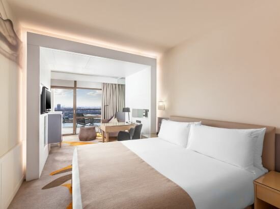 Standard King Room with Nile View - Non-Smoking