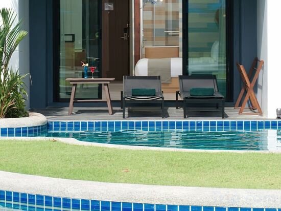 Family Pool Access Room