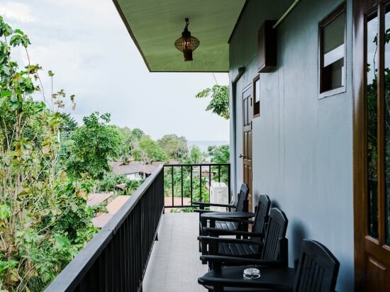 Family Room with Side Sea View