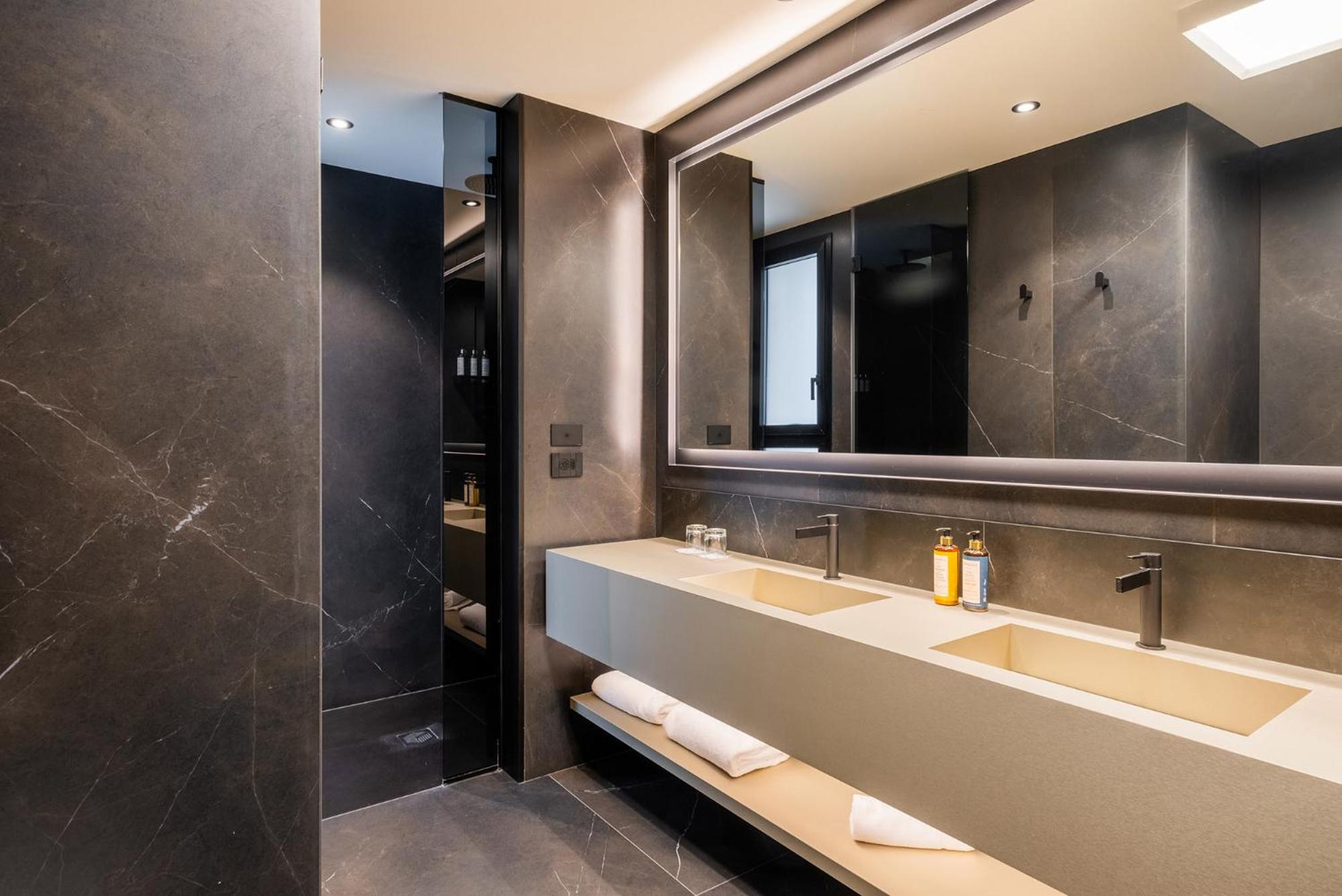 Suite Deluxe with Parking