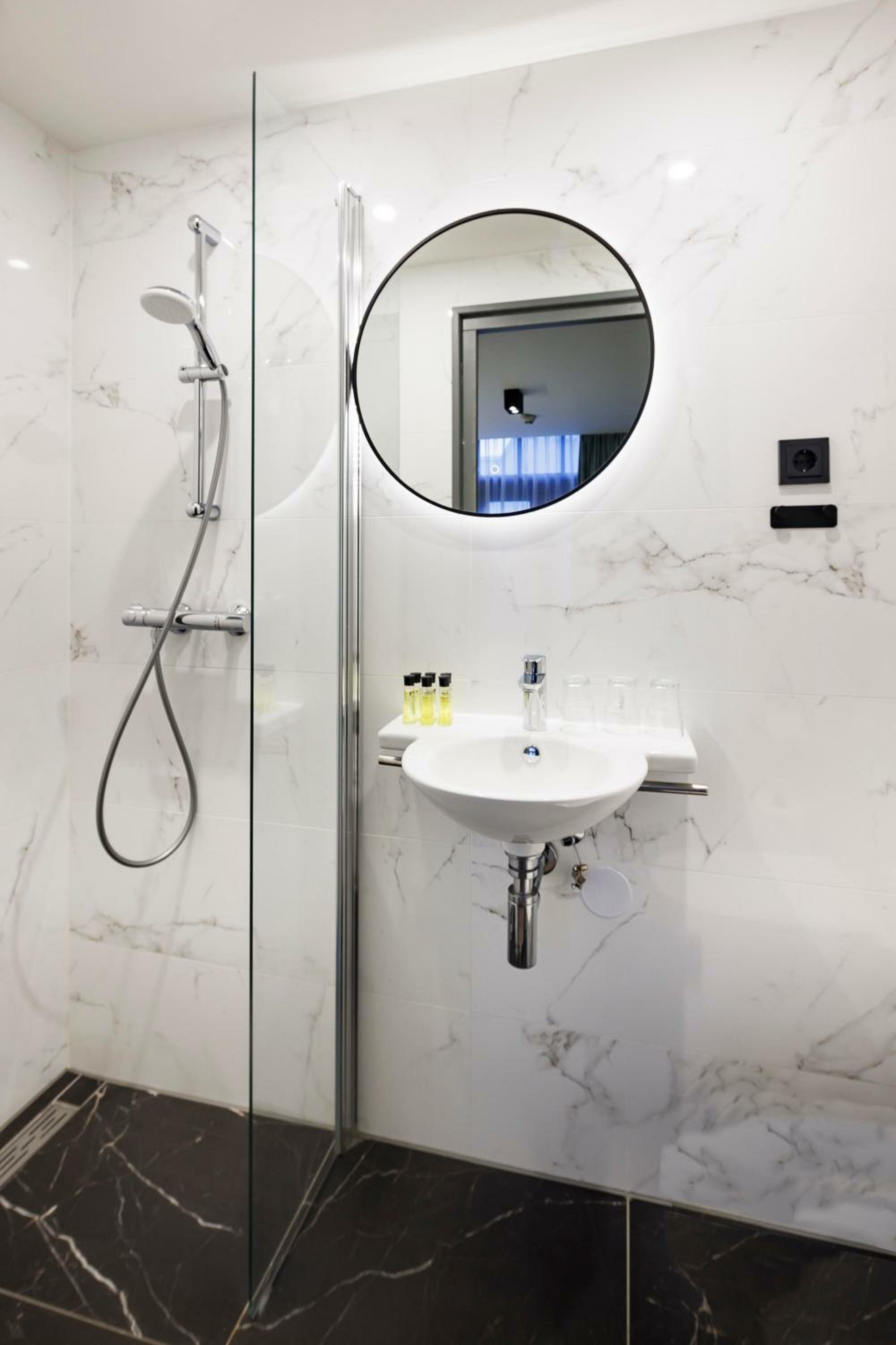 Twin Room with Shared Toilet