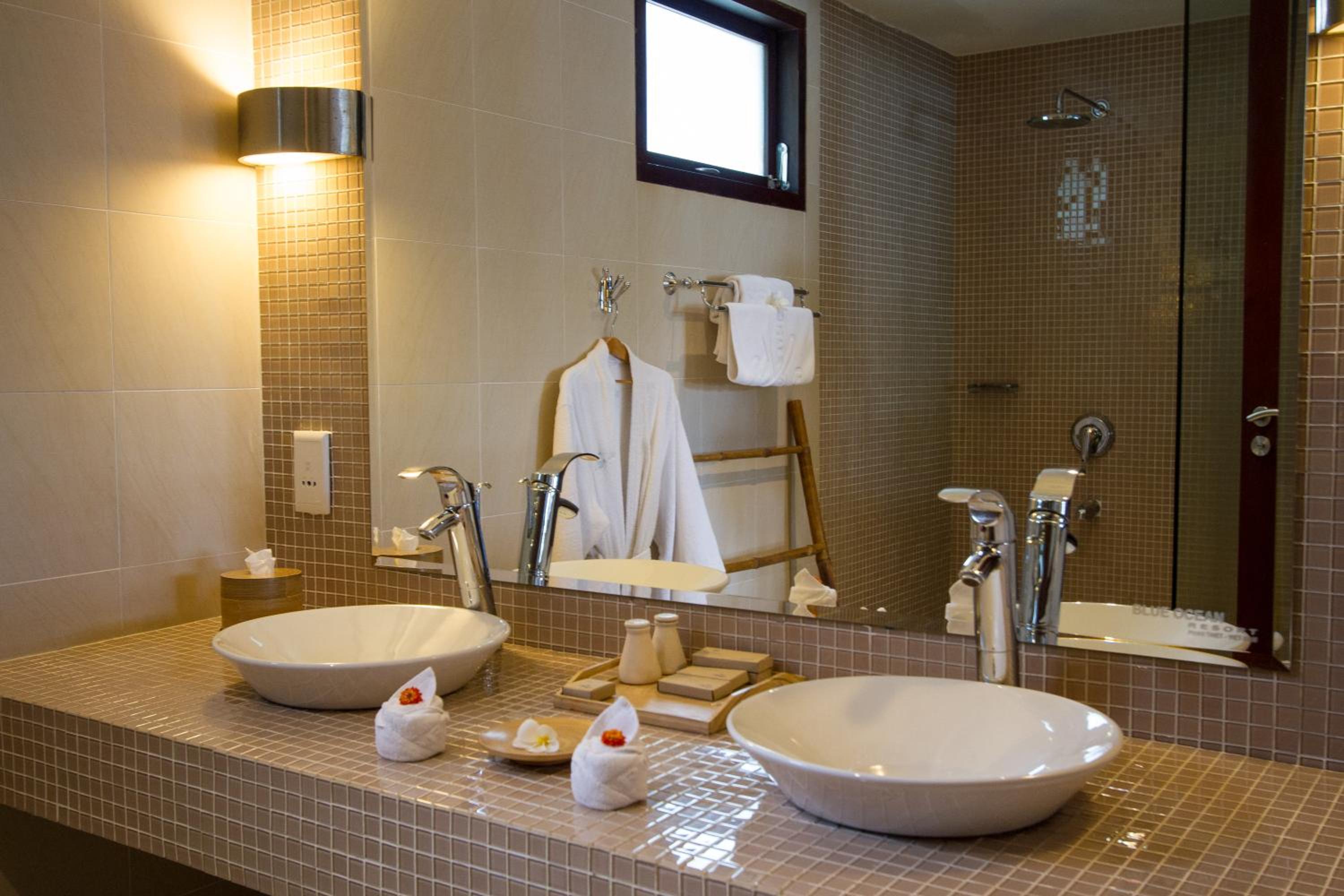 Bungalow with Terrace and Pool view