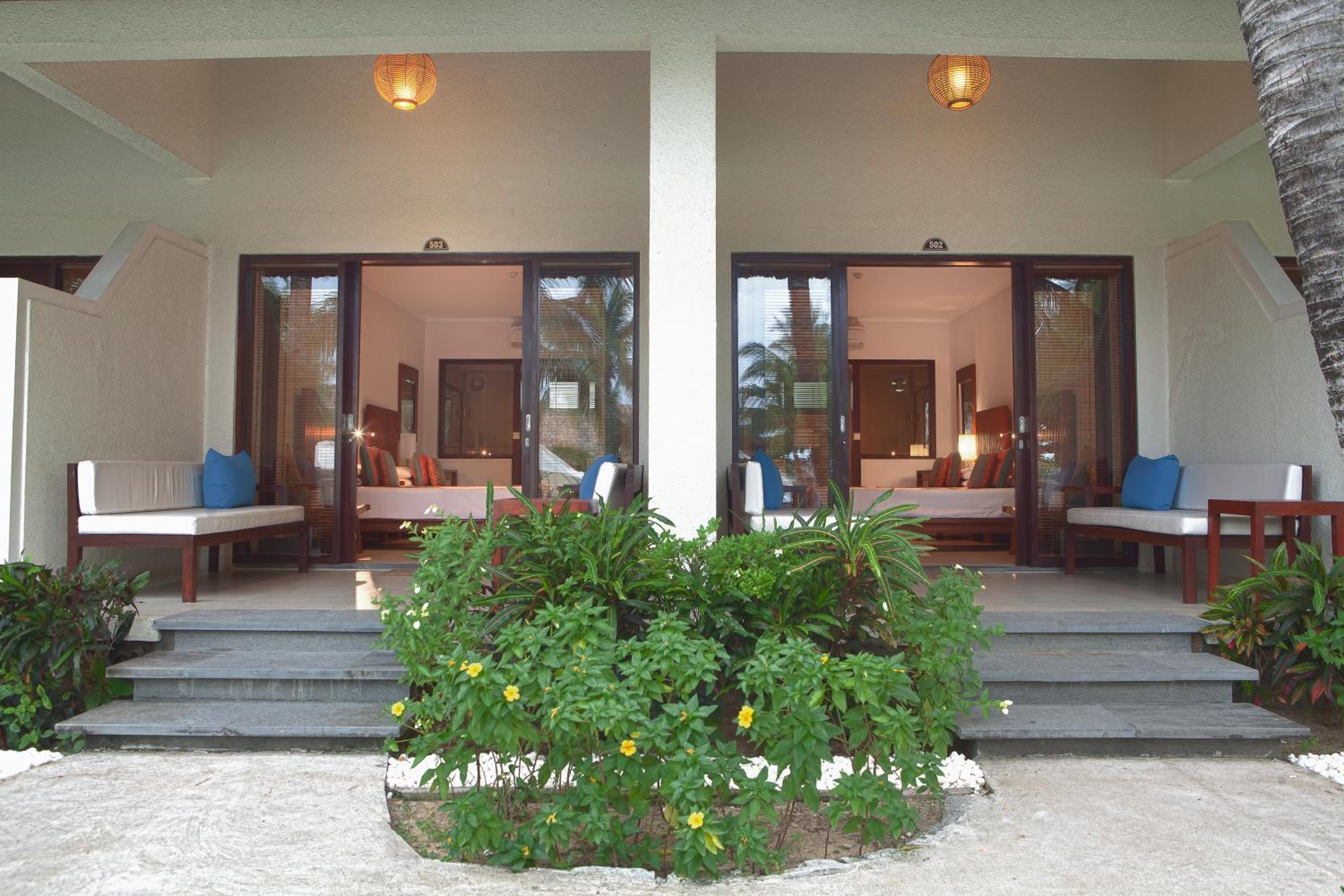 Bungalow with Terrace and Pool view