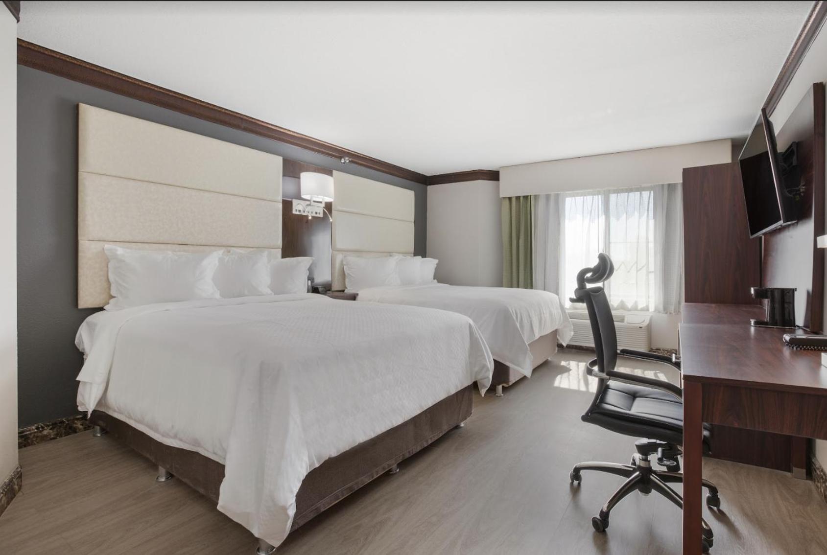 Queen Suite with Two Queen Beds and Whirlpool - Non Smoking