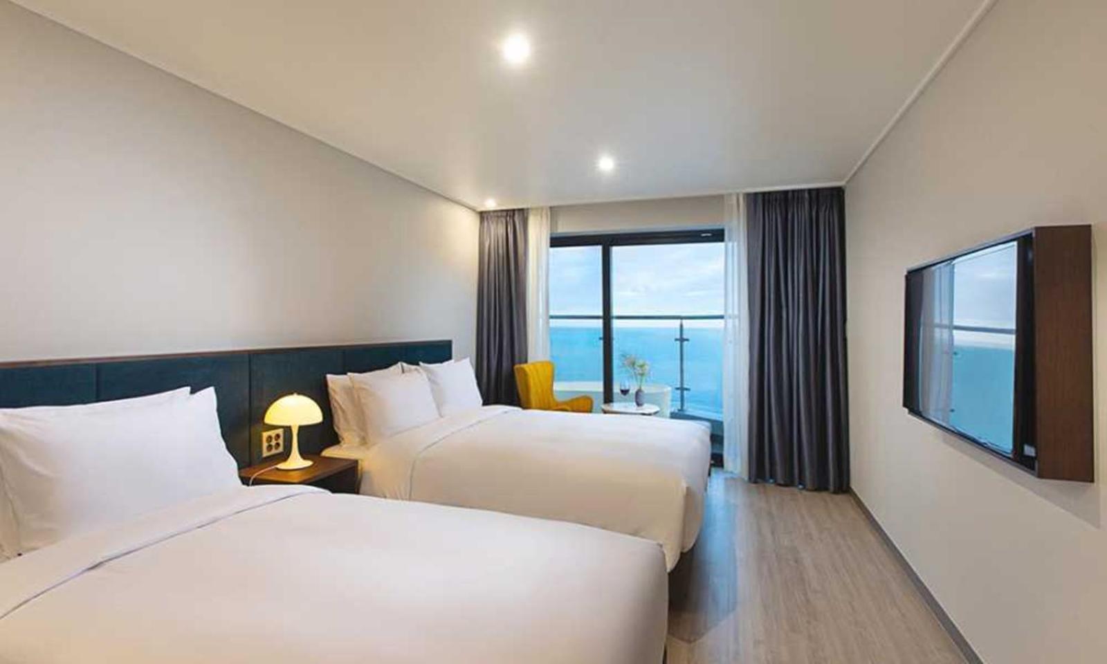 Premier Twin Room with Sea View