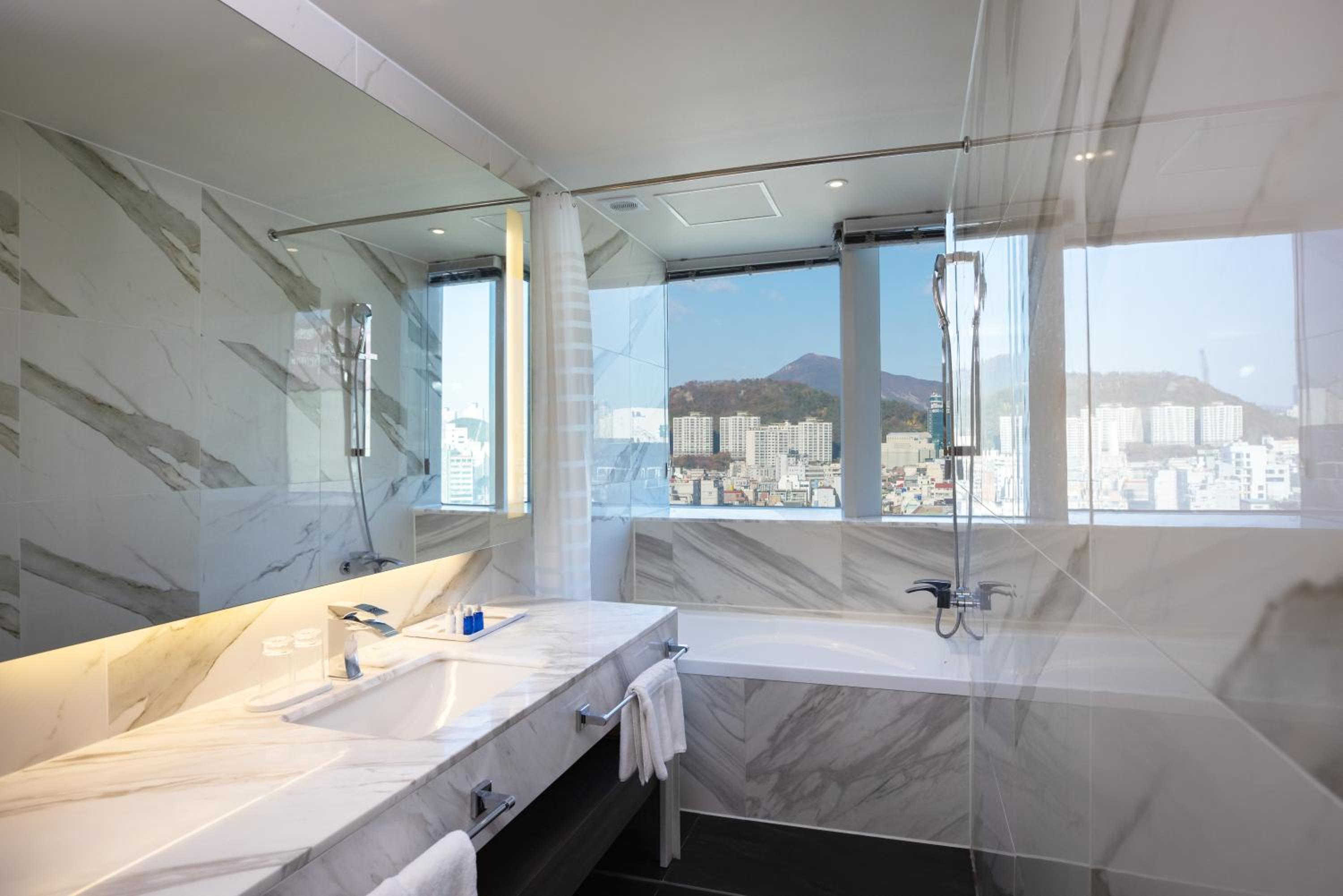 Executive Double with Ocean View - All day lounge for two people