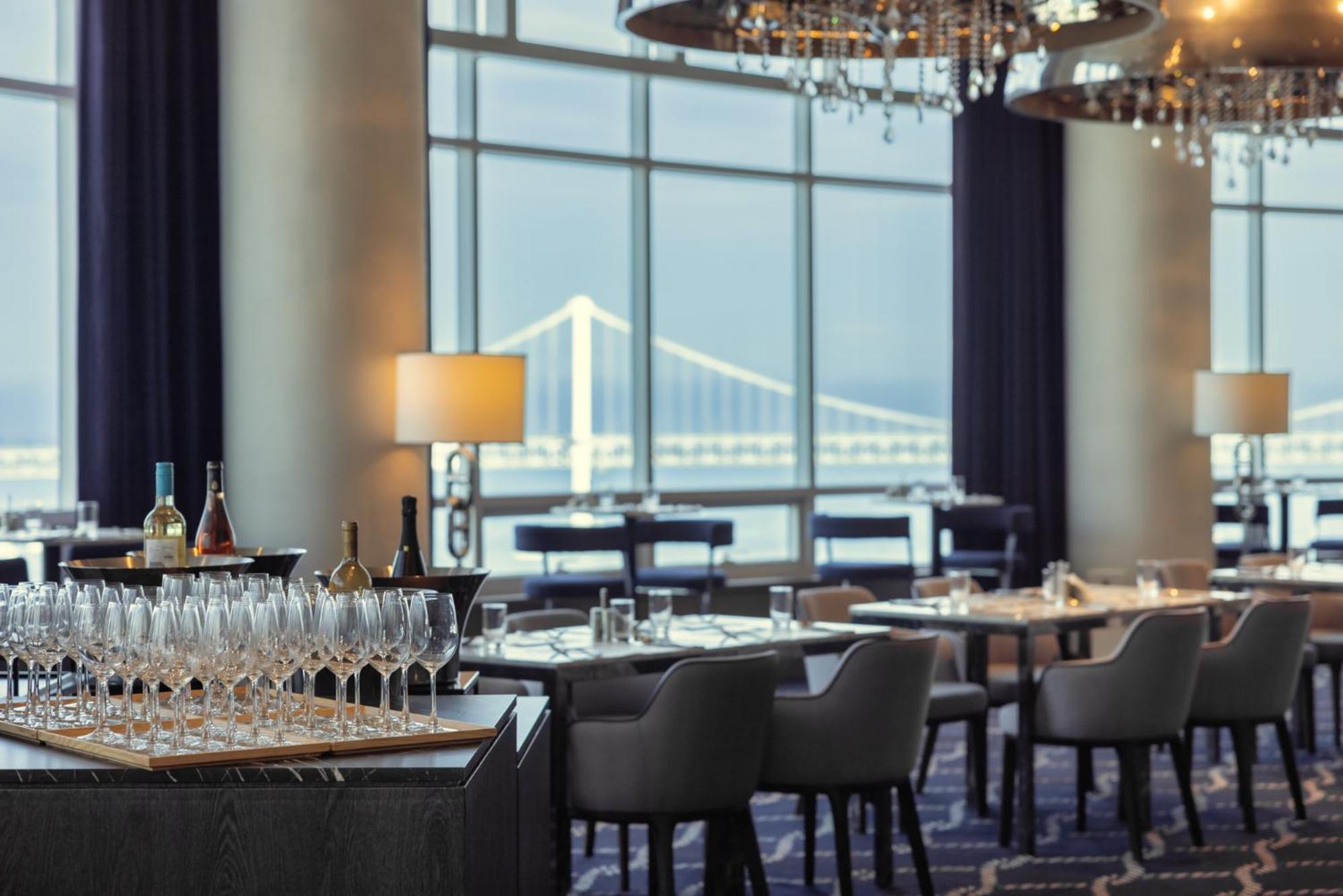 Executive Double with Ocean View - All day lounge for two people