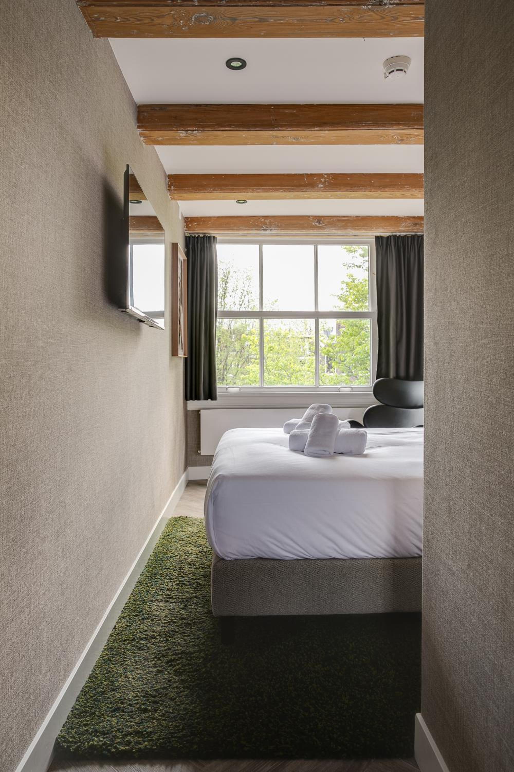 Cozy Double Room with Canal View