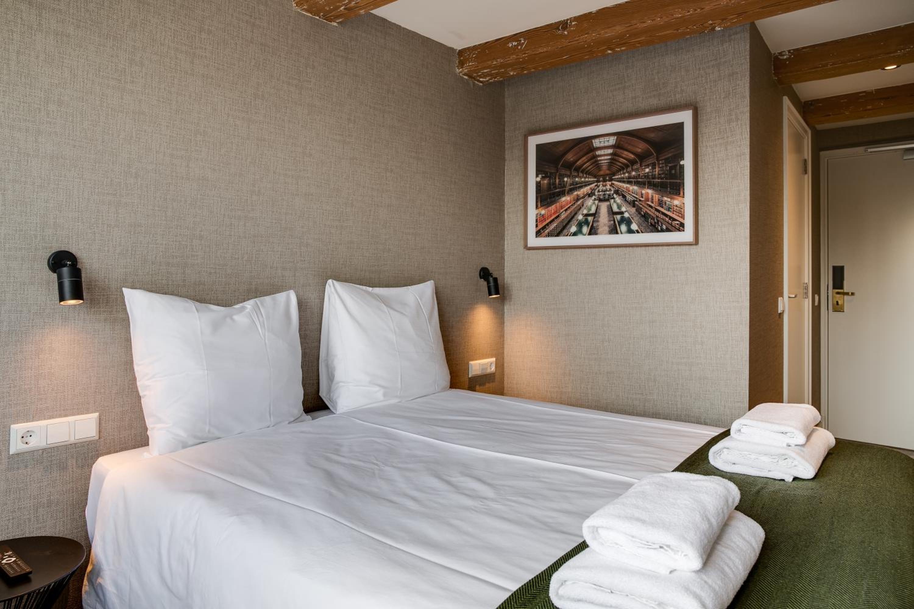 Cozy Double Room with Canal View