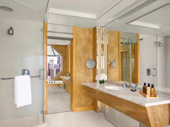 Club Deluxe Marina Twin Room