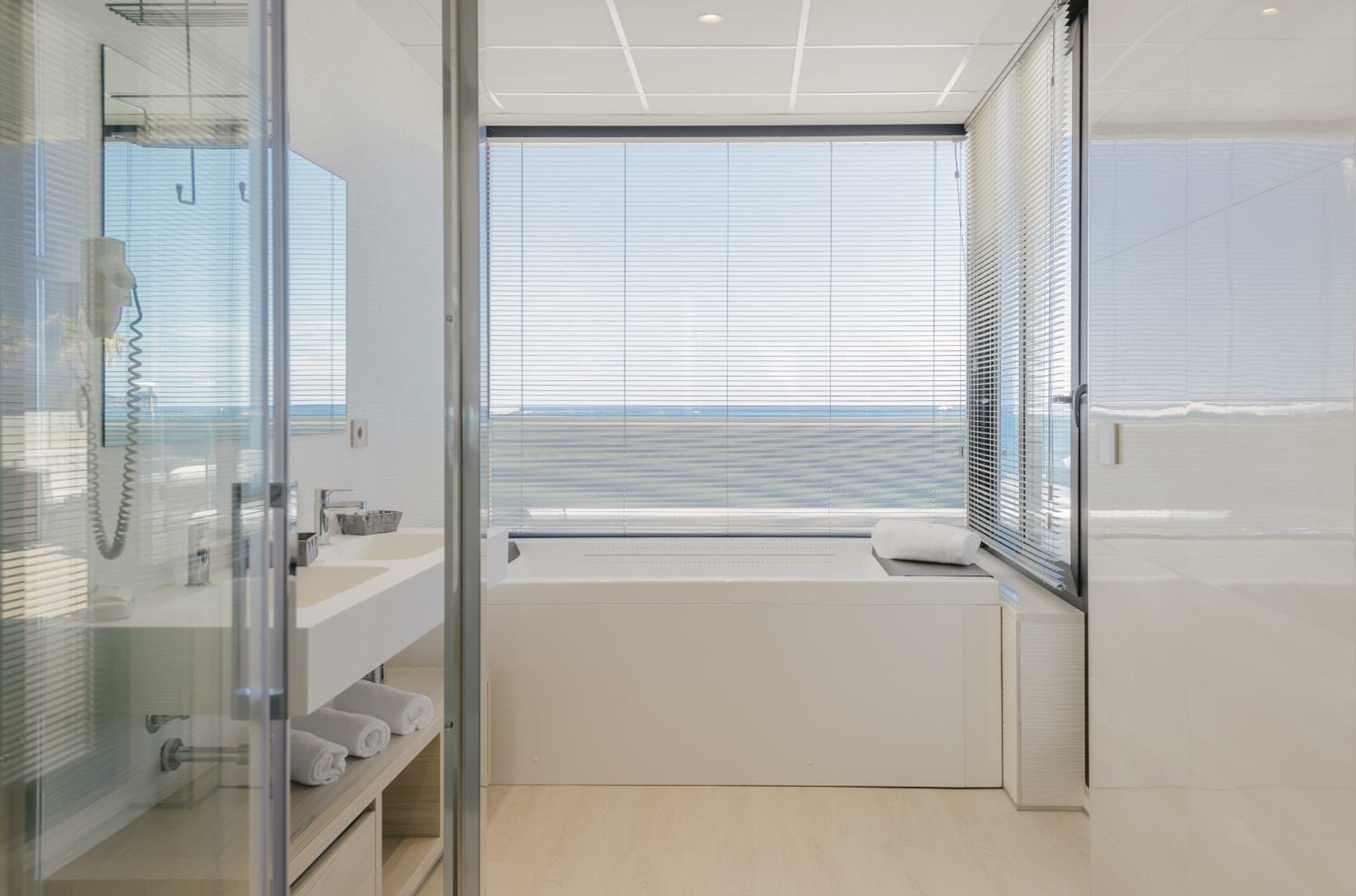 Superior Two-Bedroom Apartment with Terrace and Sea View