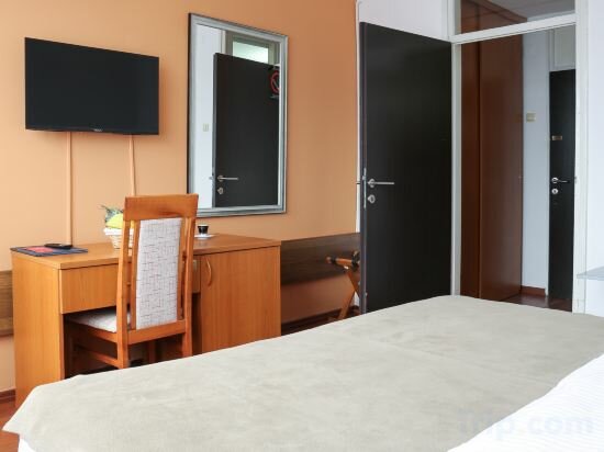 Double Room with Free Parking