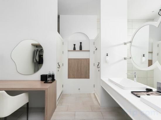 Gold One-Bedroom Pool Access