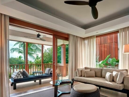 Select Terrace King Suite