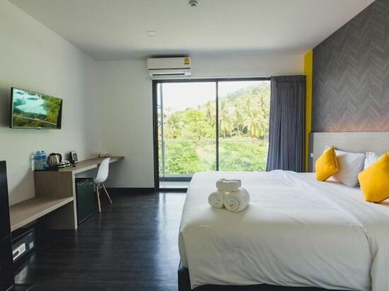 Deluxe Room With Partial Seaview