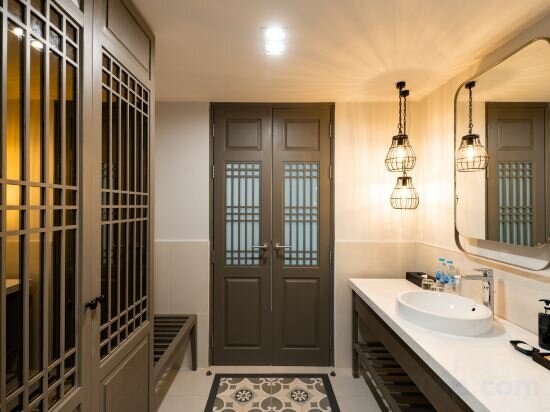 Deluxe Pool Access Room Twin Bed