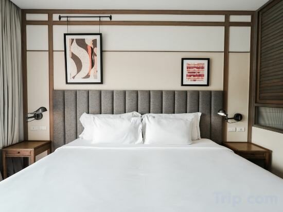 Deluxe Pool Access Room