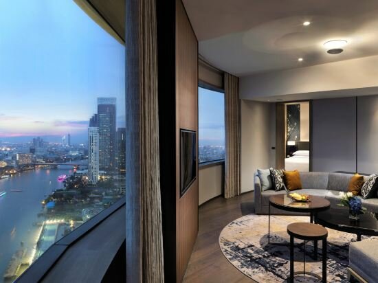 Panoramic Executive Suite