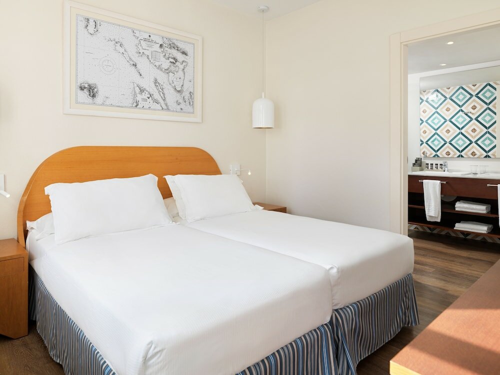 Junior Suite, Pool View