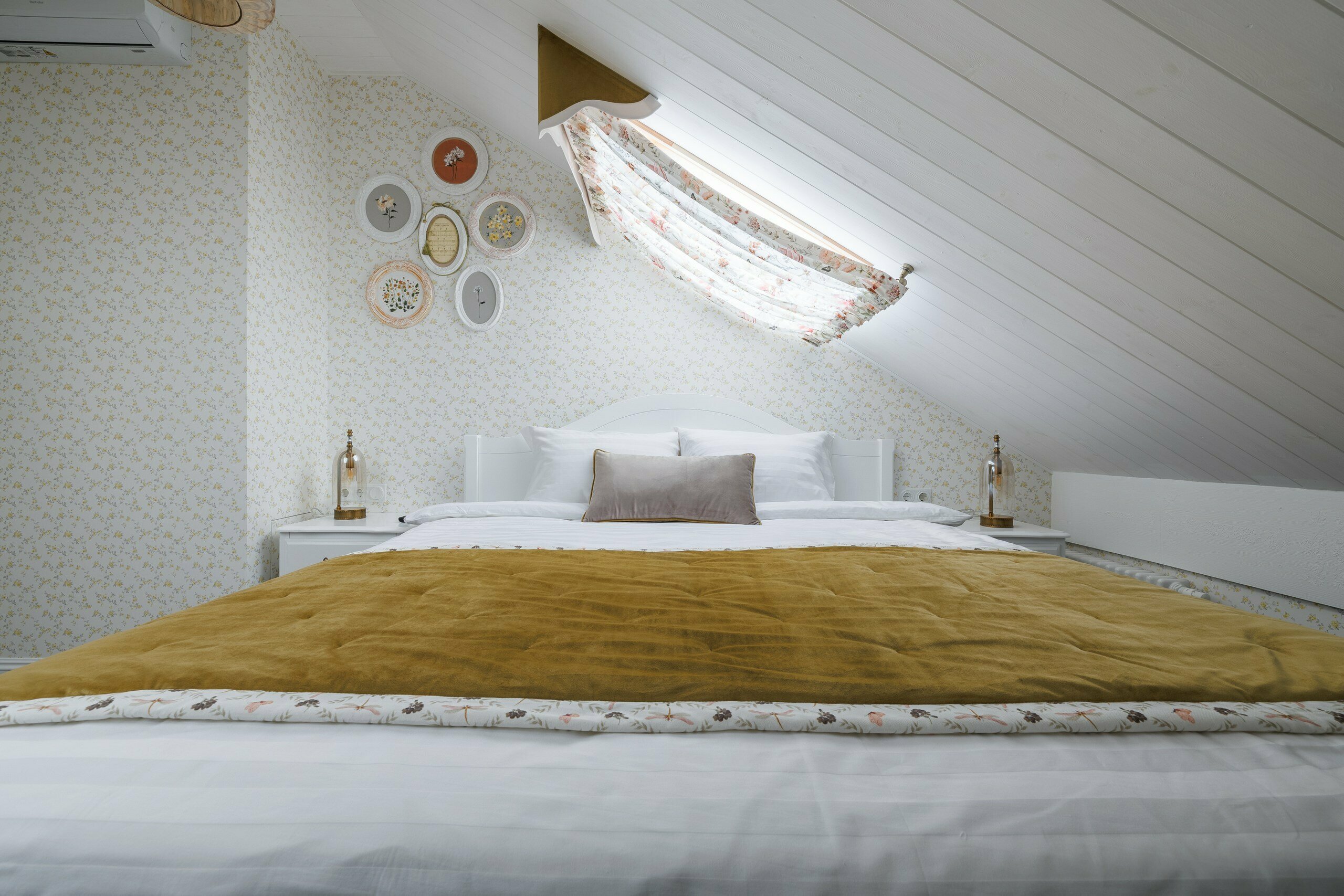 Стандарт мансардный dbl  «Вальс цветов»