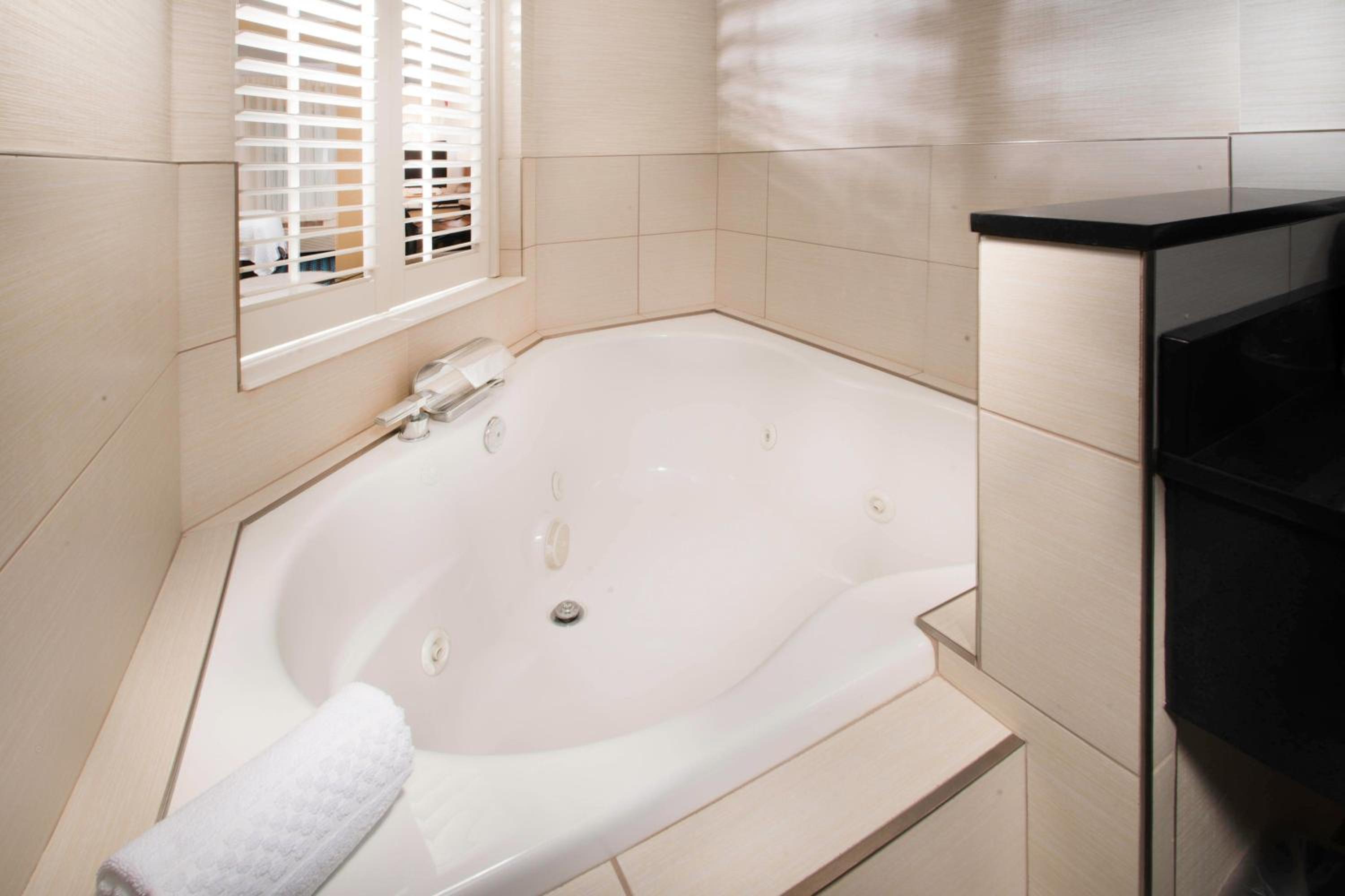 King Room with Sofa Bed and Whirlpool - Mobility and Hearing Accessible with Roll-in Shower