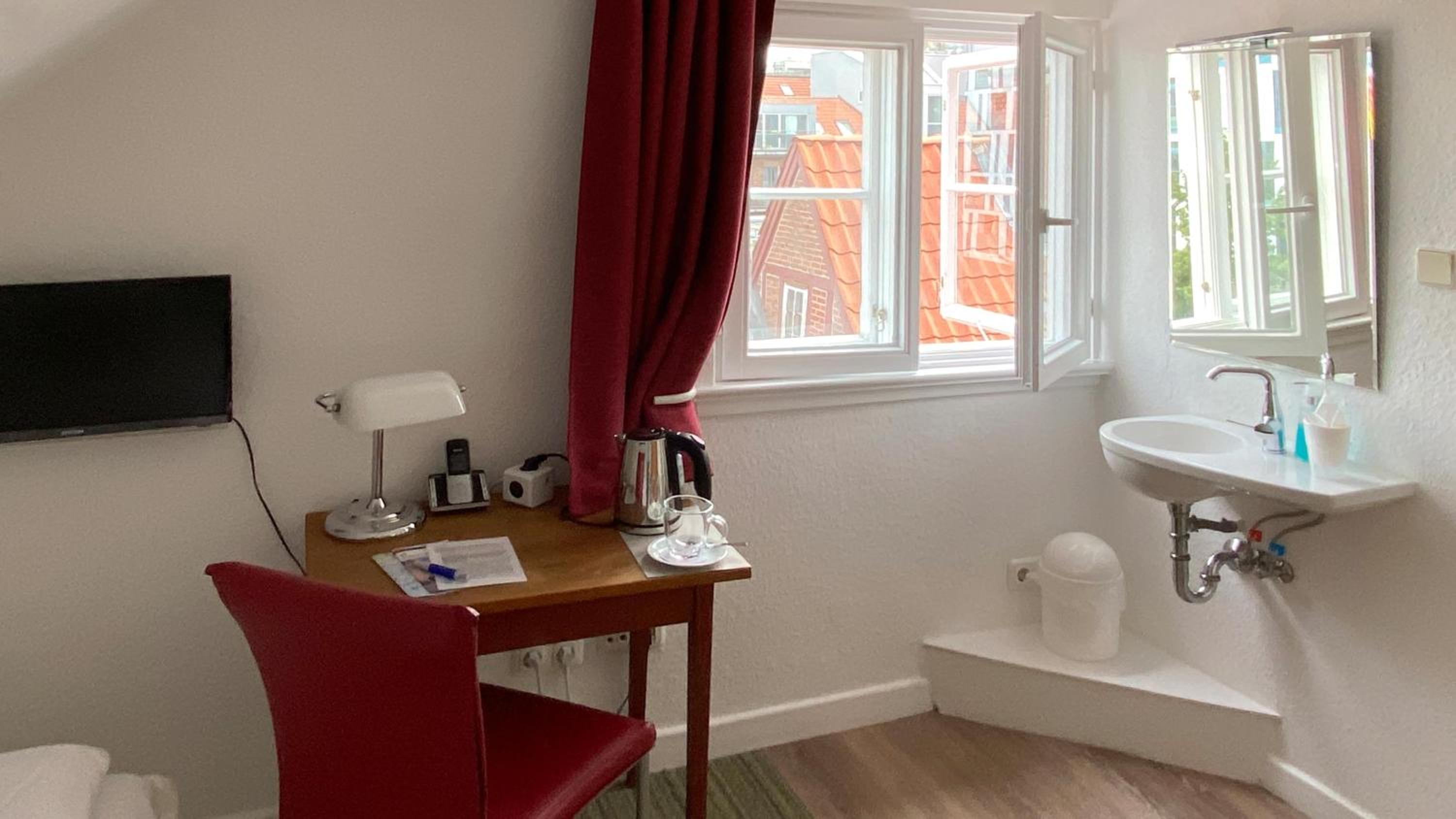 Single Room with Shared Bathroom