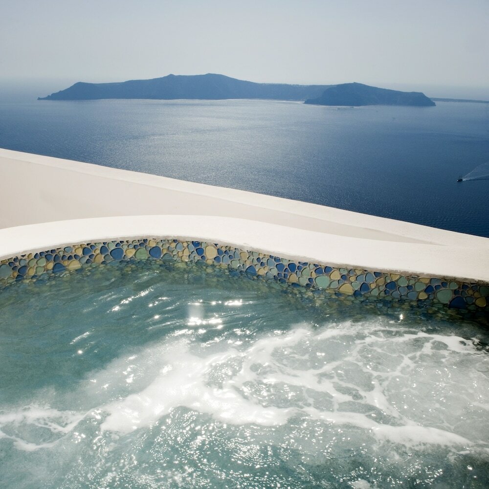 Superior Suite, Hot Tub, Caldera View