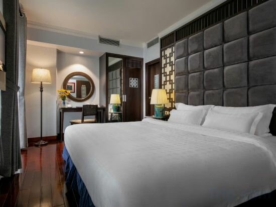 Junior Double Suite Balcony Street View