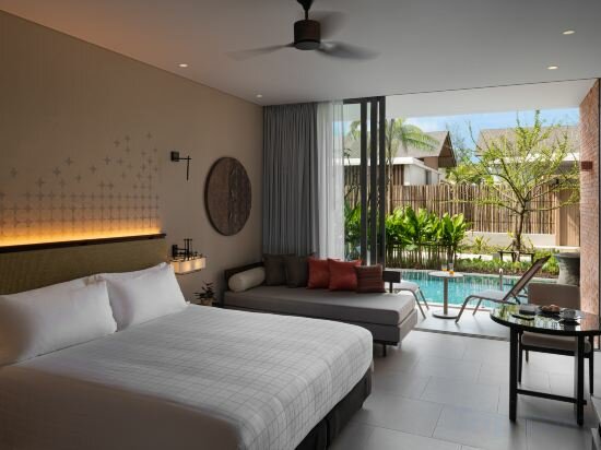 Deluxe Room Pool Access