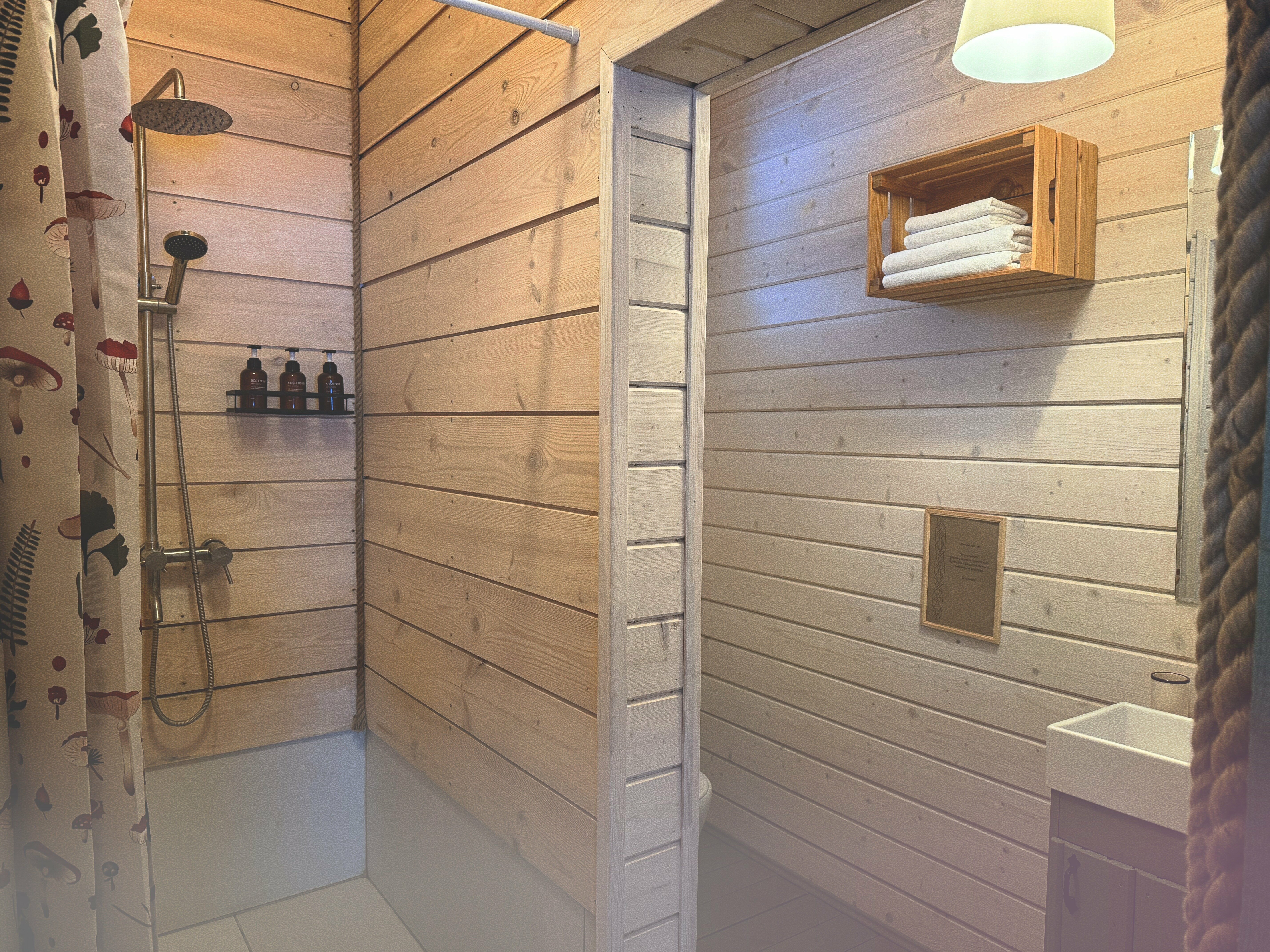 Двухкомнатный дом GREEN с видом на озеро и лес