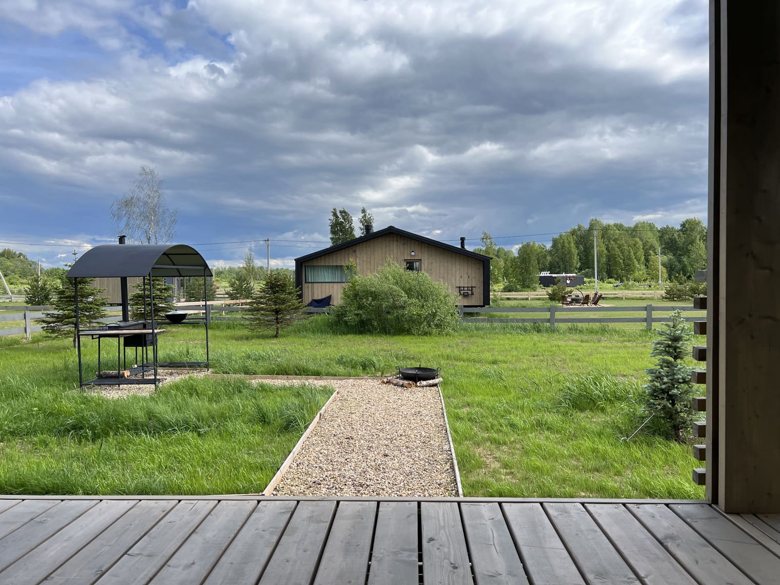 Коттедж с видом на лес