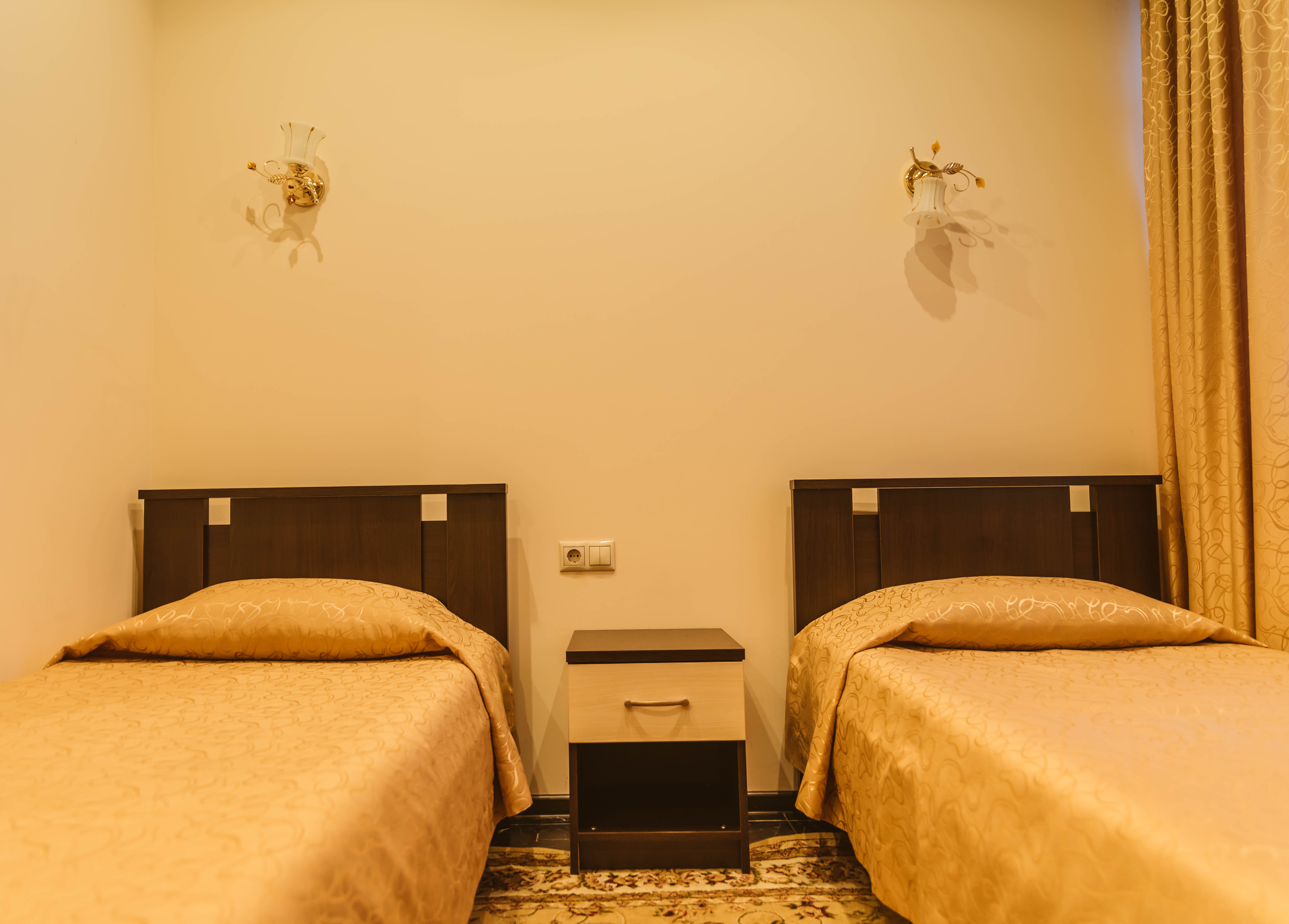 Двухместный номер с 2 отдельными кроватями и окном