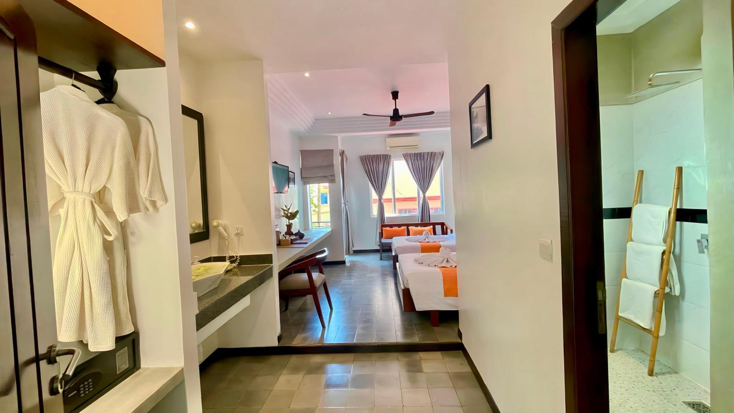 Cabana Twin With Balcony - Free Pick Up