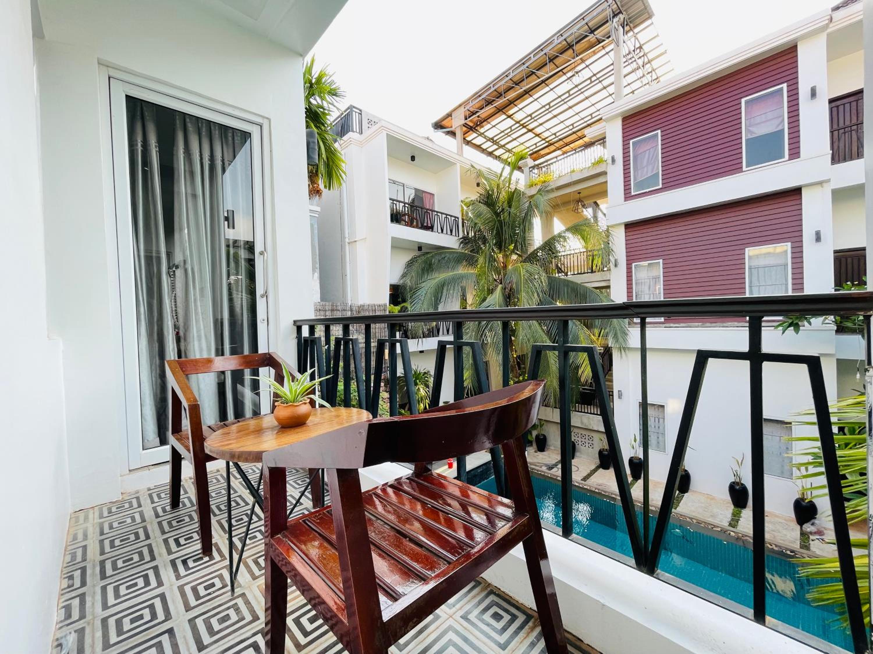 Honeymoon Suite With Balcony Pool View - Free Pick Up
