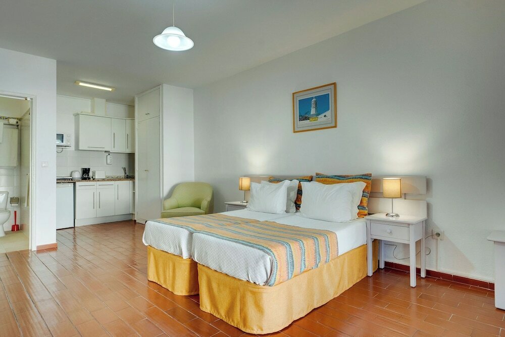 Studio (2 adults + 1 child)