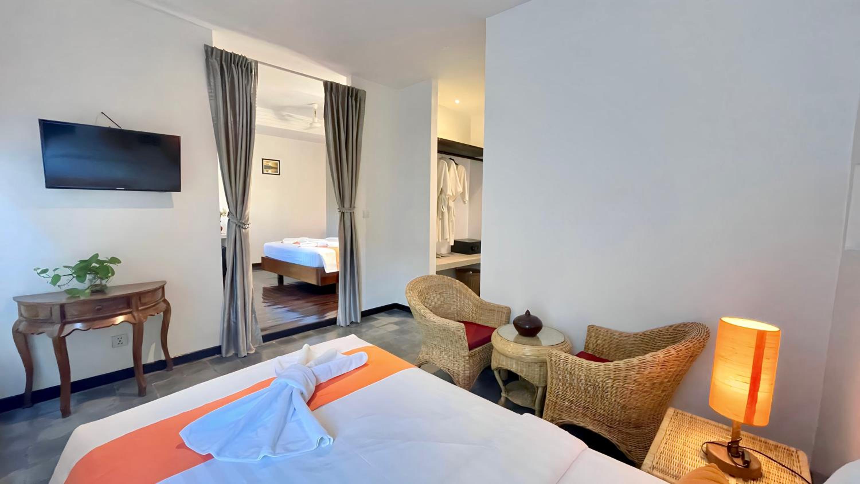 Family Deluxe With Balcony Pool View - Free Pick Up