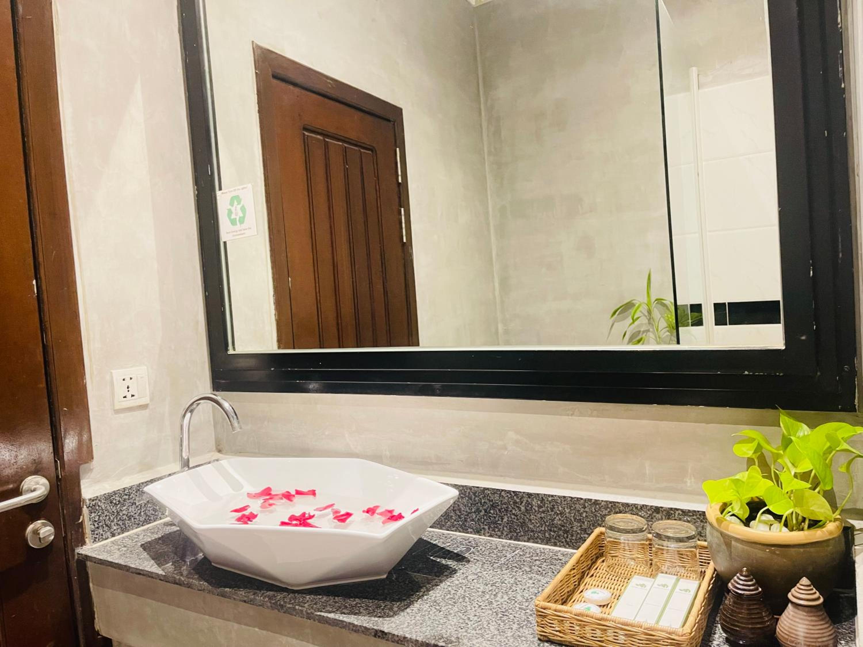 Family Deluxe With Balcony Pool View - Free Pick Up