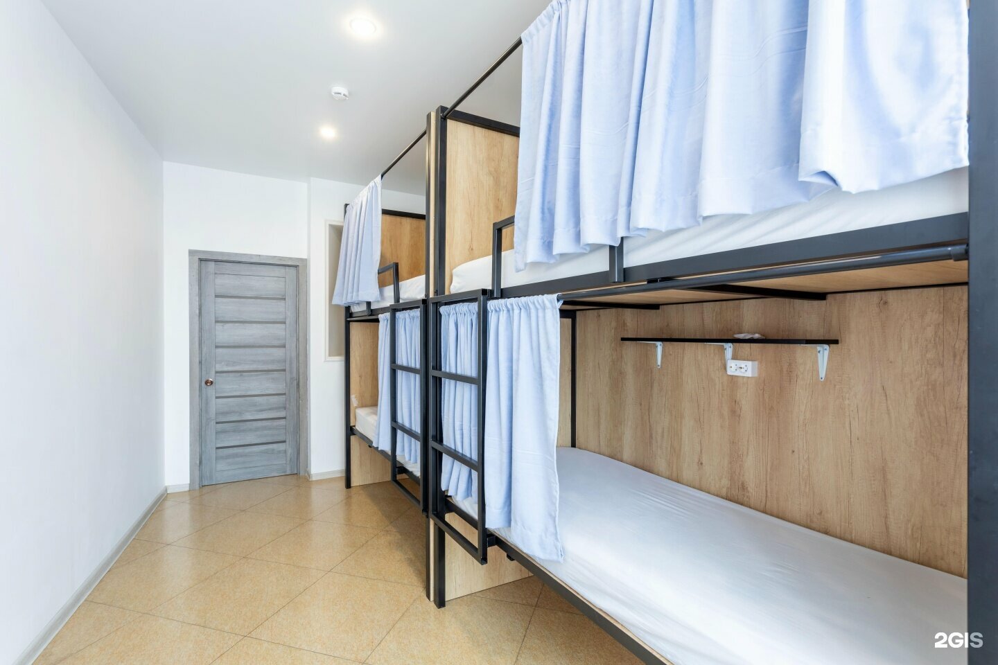 Спальное место в общем 4 -местном номере для женщин.