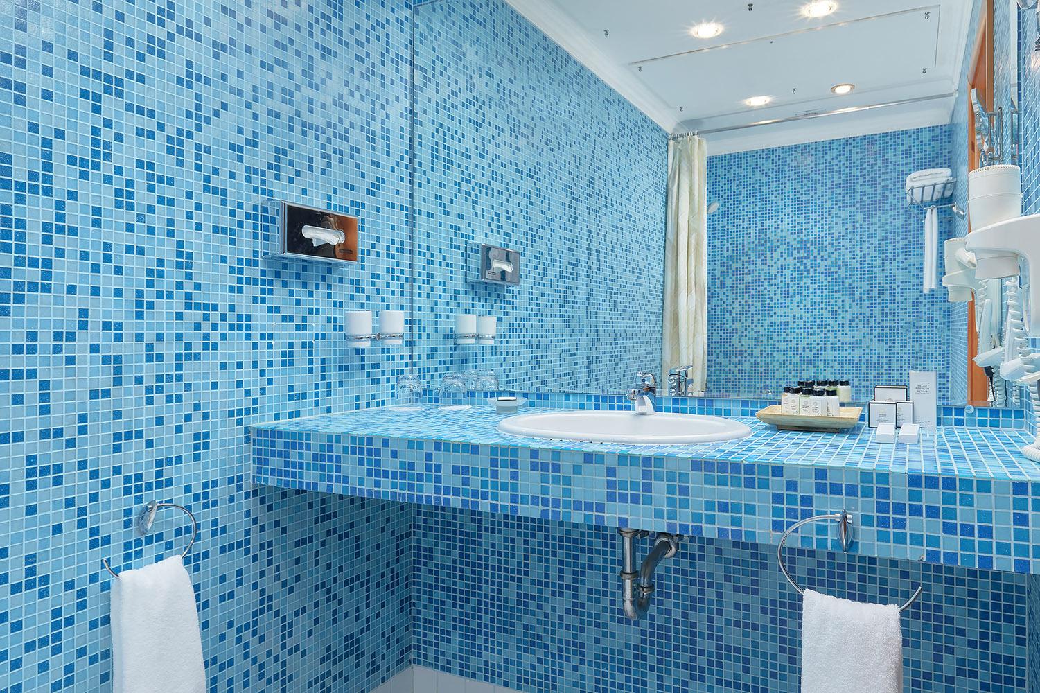 Номер полулюкс с 1 двуспальной кроватью