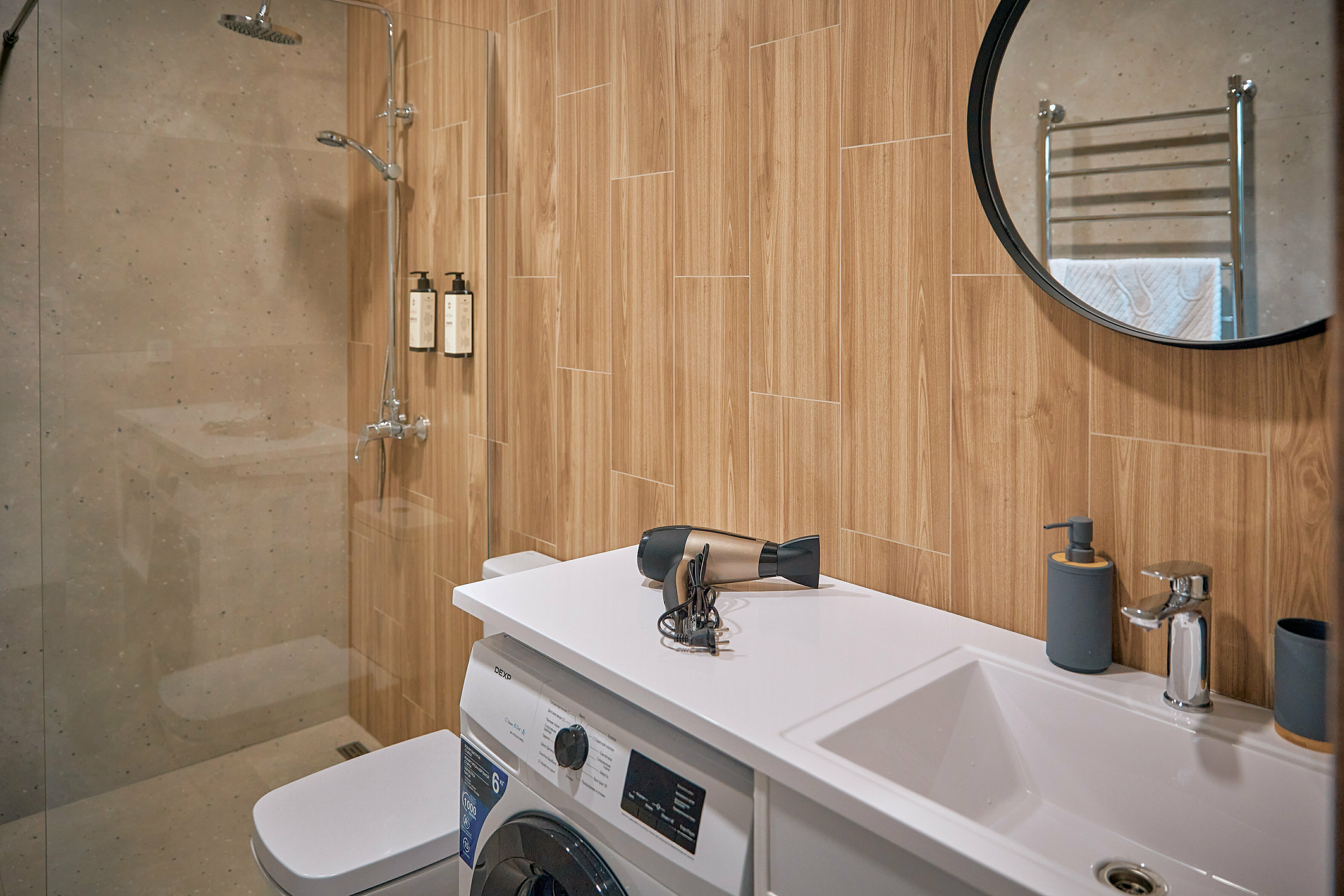 Семейный номер с видом на озеро