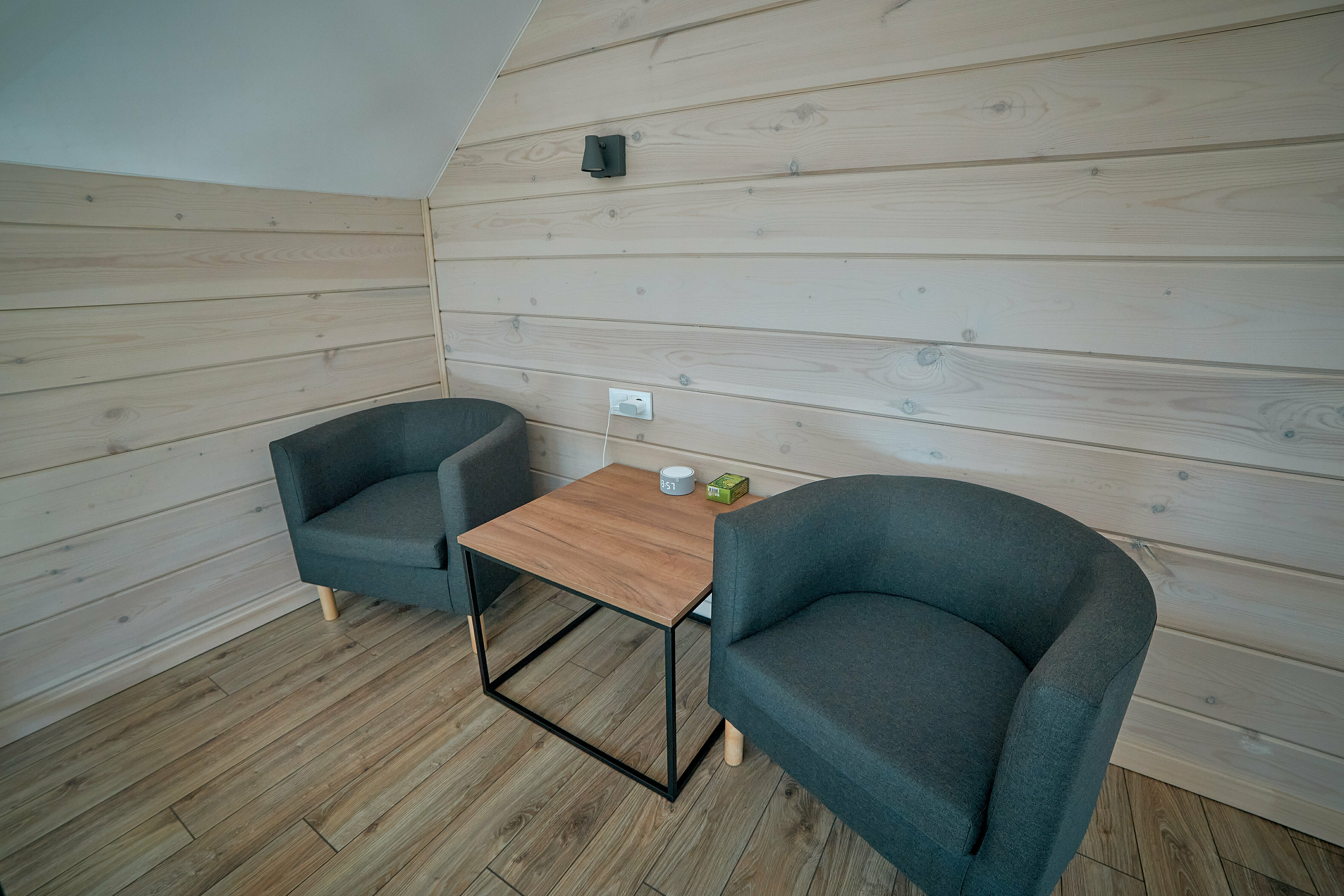 Семейный номер с видом на озеро